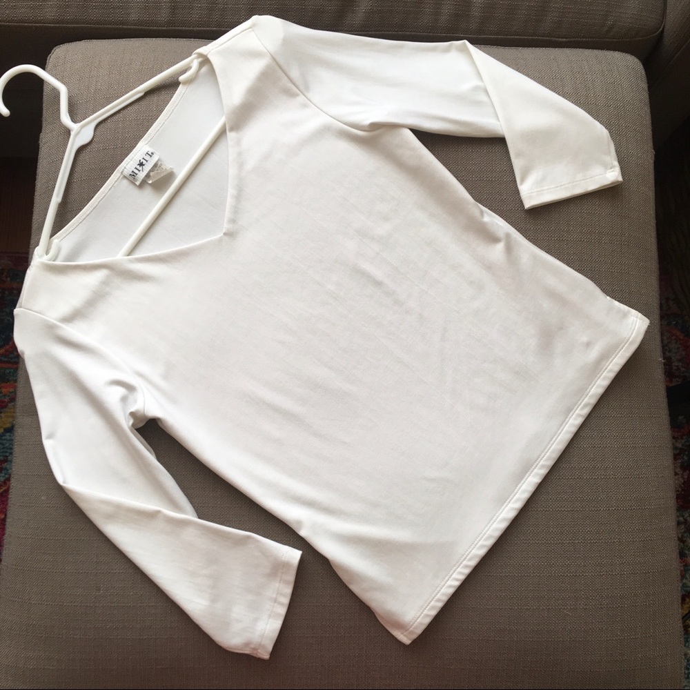 White V-neck top, 3/4 length sleeves
